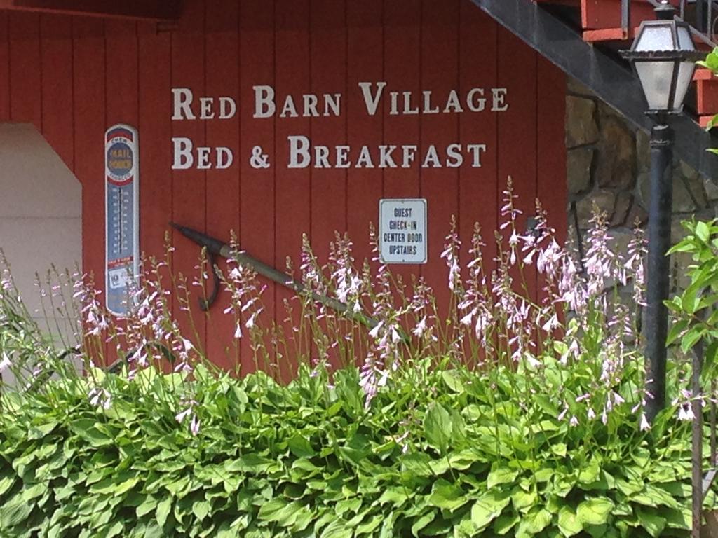 Red Barn Village Bed & Breakfast Clarks Summit Exterior foto